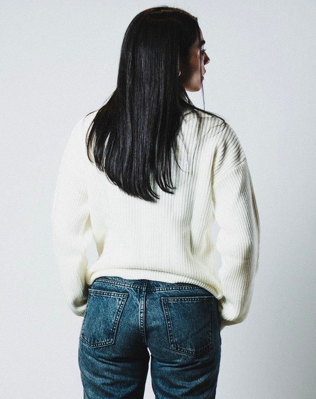 Women offwhite knitted jacket