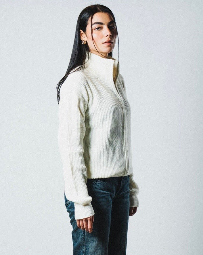 Women offwhite knitted jacket