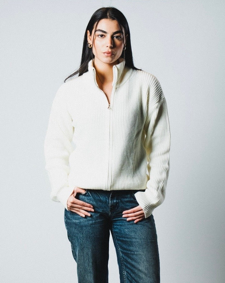 Women offwhite knitted jacket