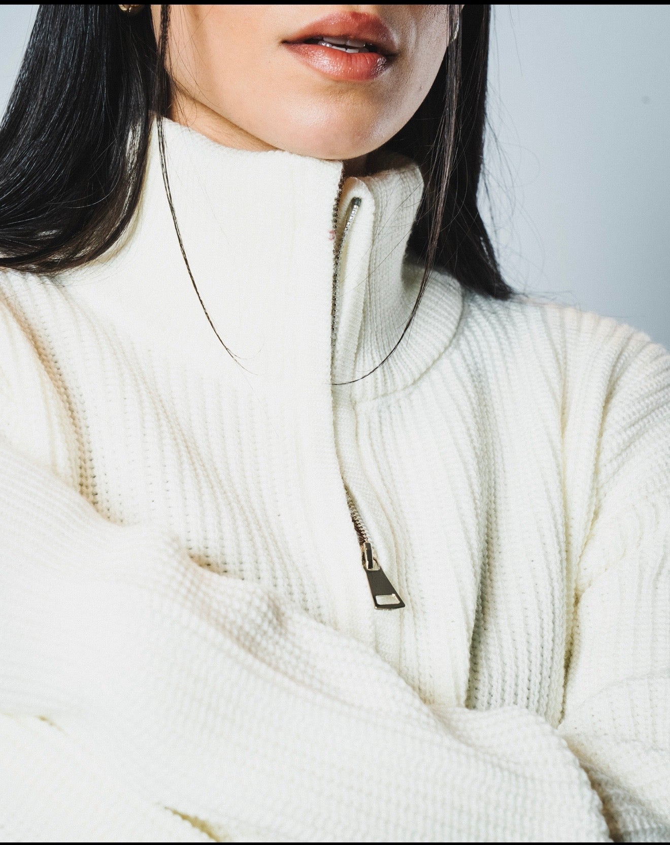 Women offwhite knitted jacket